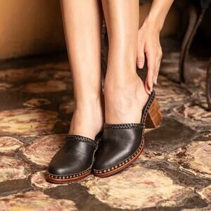 TULLE & BATISTE Señorita Clogs in Vintage Black Women's Size EU 40 = US 9/9.5